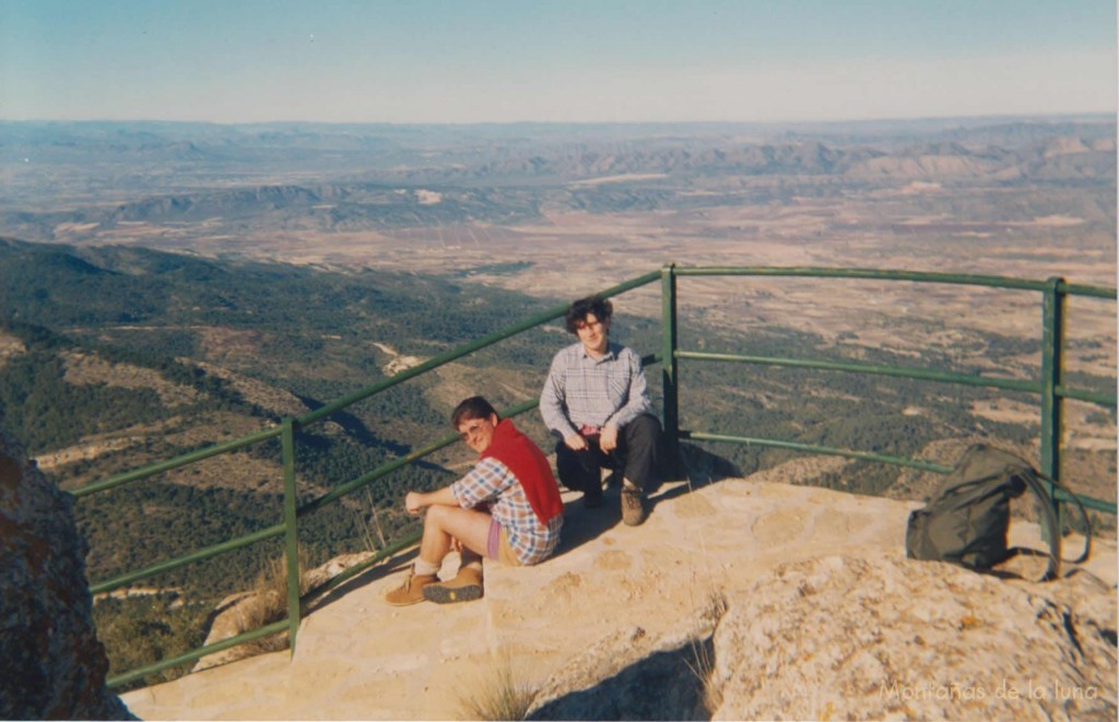 Miguel Ángel y Joaquín en la cima de Los Cenajos, 1.226 mts.